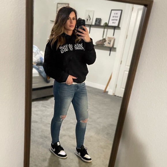 Hi, I’m Nicole 👋🏻 Thanks for stopping by! 🩵 - Picture 7 of 13